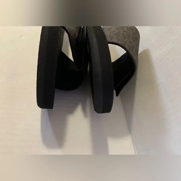 NWOT 🤎 MICHAEL KORS slides Womens Sandals Brown - Picture 9 of 11